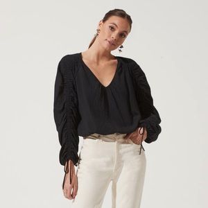 ASTR Ruched Long Sleeve Top